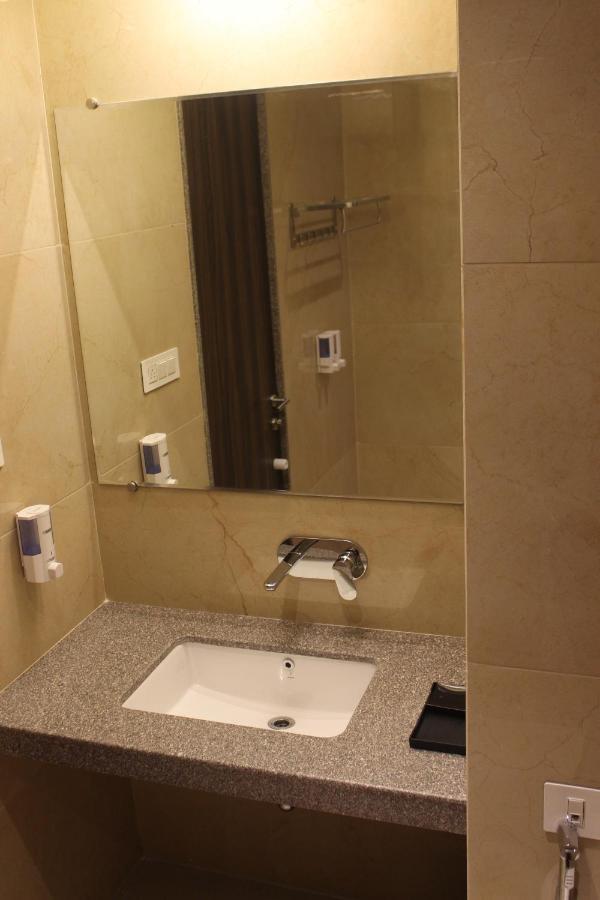 Hotel Rajhans Abhinandan Bhopal Eksteriør billede