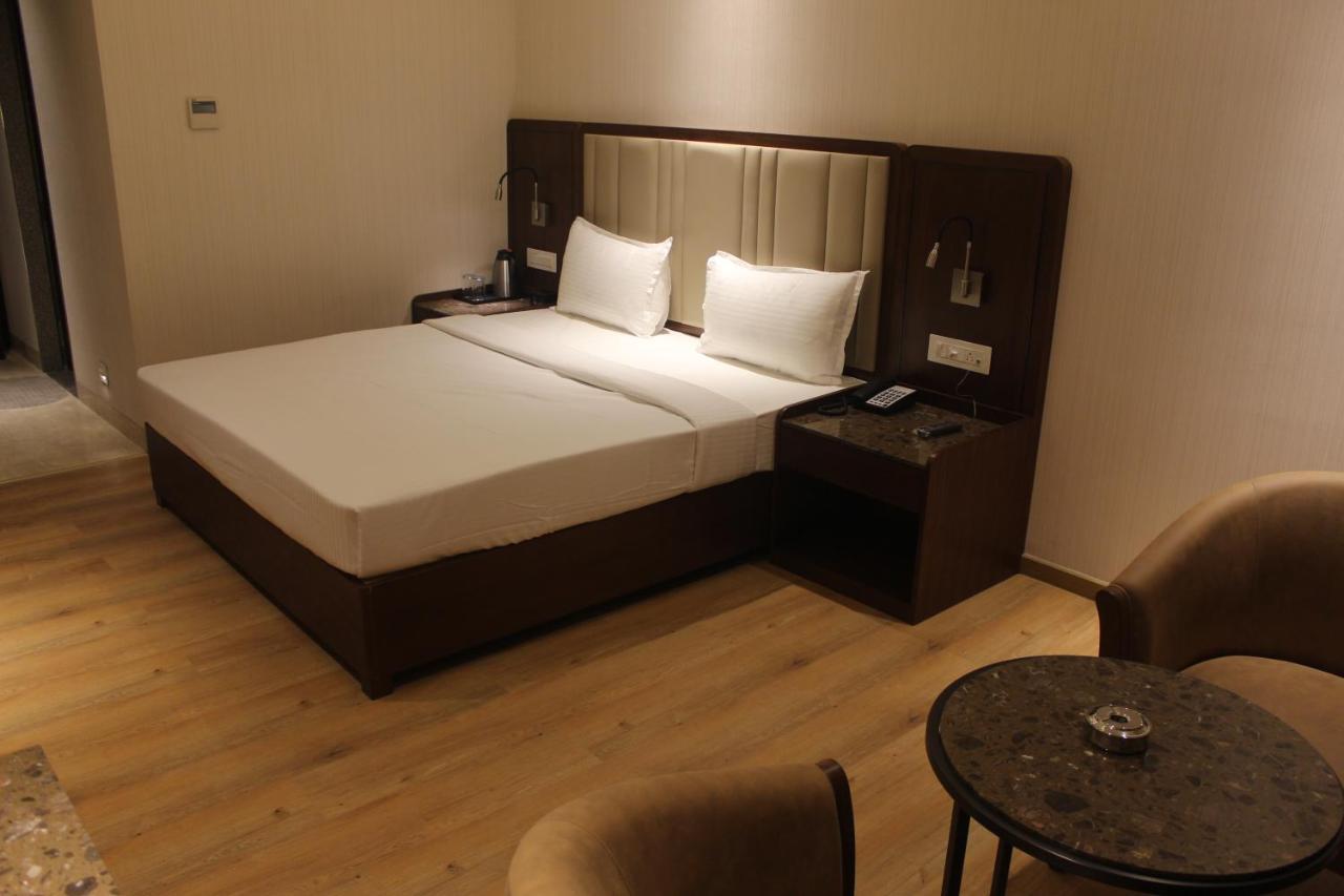 Hotel Rajhans Abhinandan Bhopal Eksteriør billede