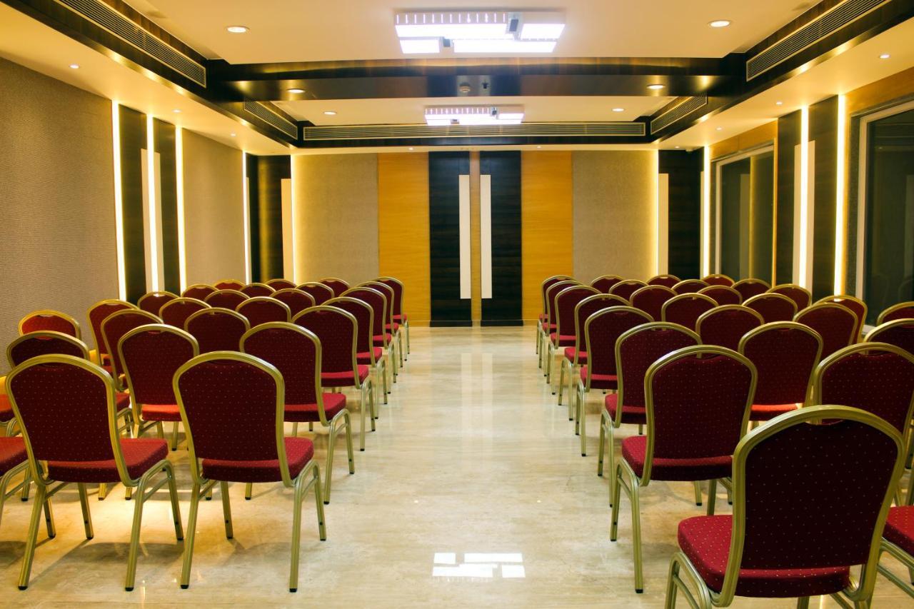Hotel Rajhans Abhinandan Bhopal Eksteriør billede