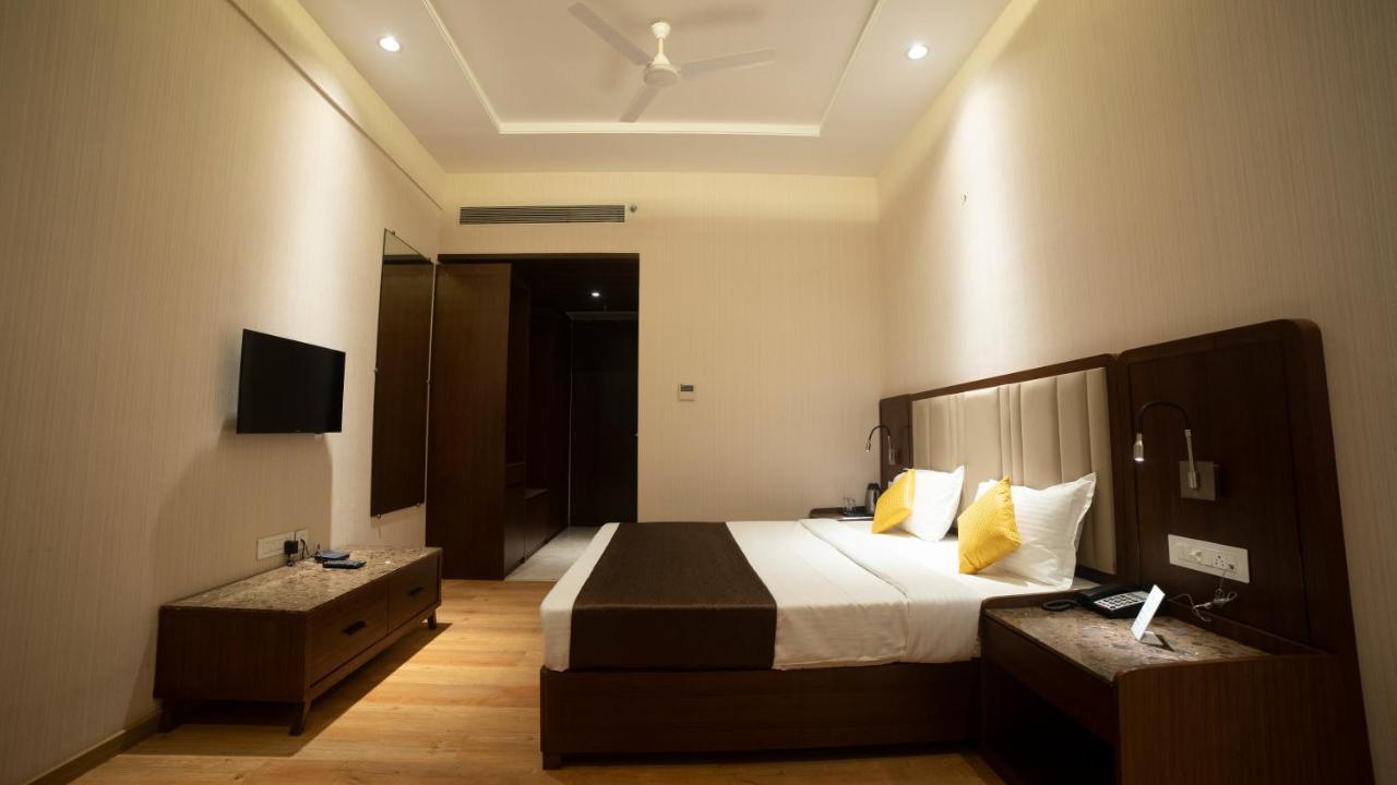 Hotel Rajhans Abhinandan Bhopal Eksteriør billede