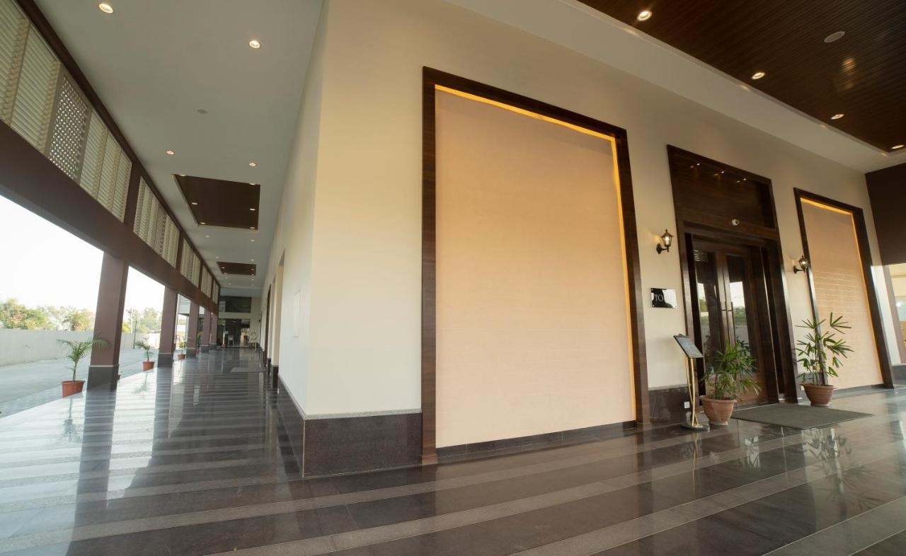 Hotel Rajhans Abhinandan Bhopal Eksteriør billede