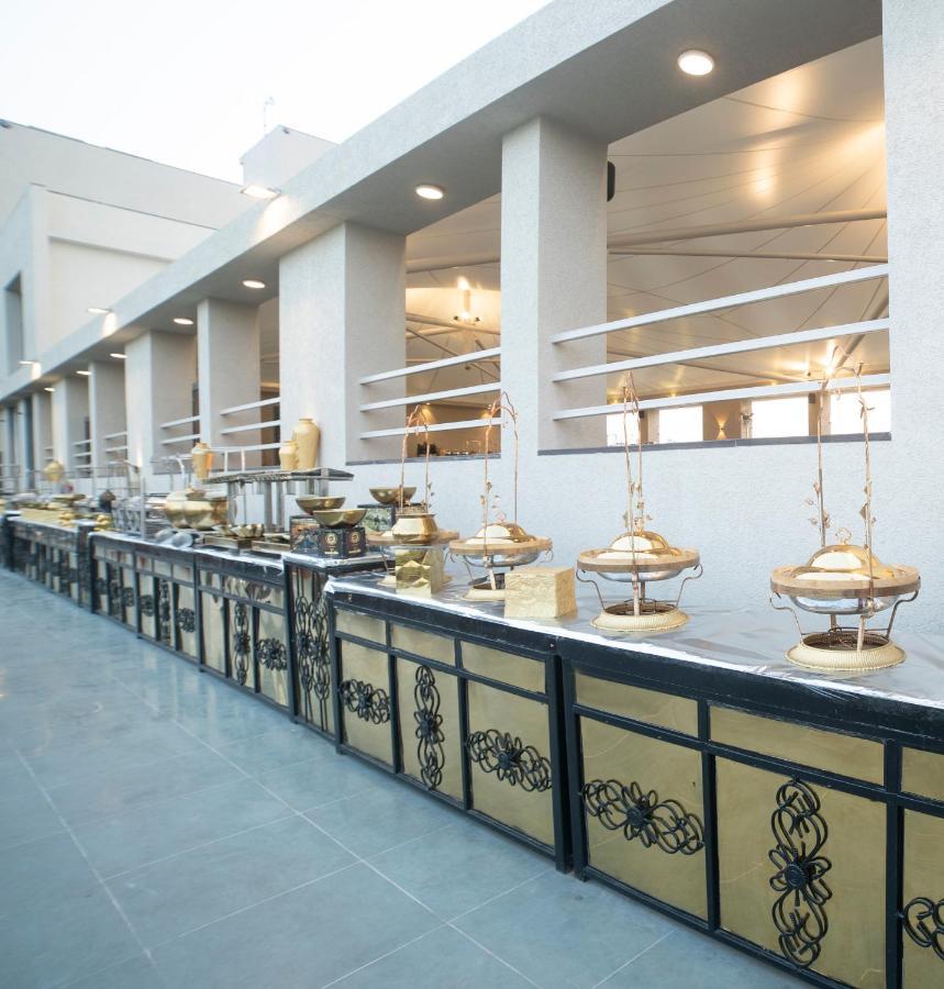 Hotel Rajhans Abhinandan Bhopal Eksteriør billede