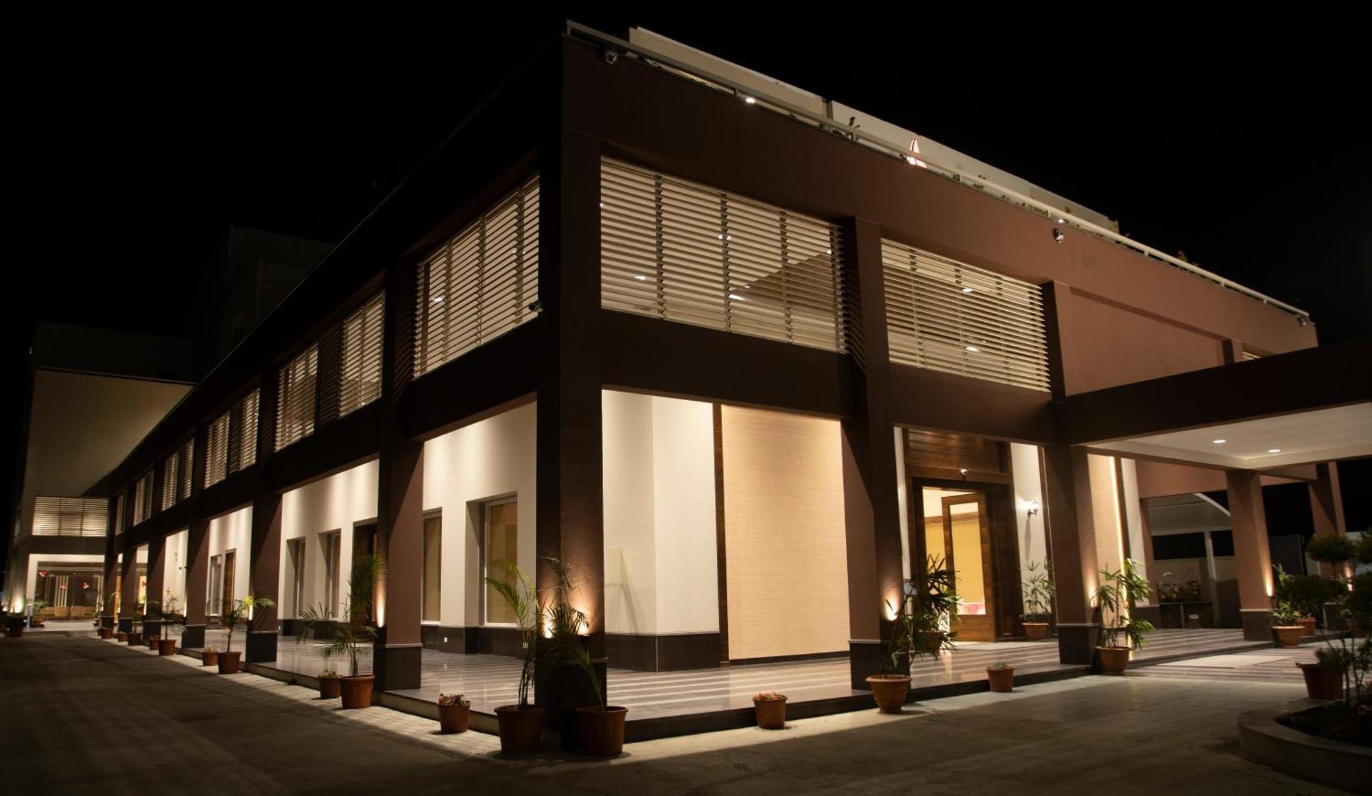 Hotel Rajhans Abhinandan Bhopal Eksteriør billede