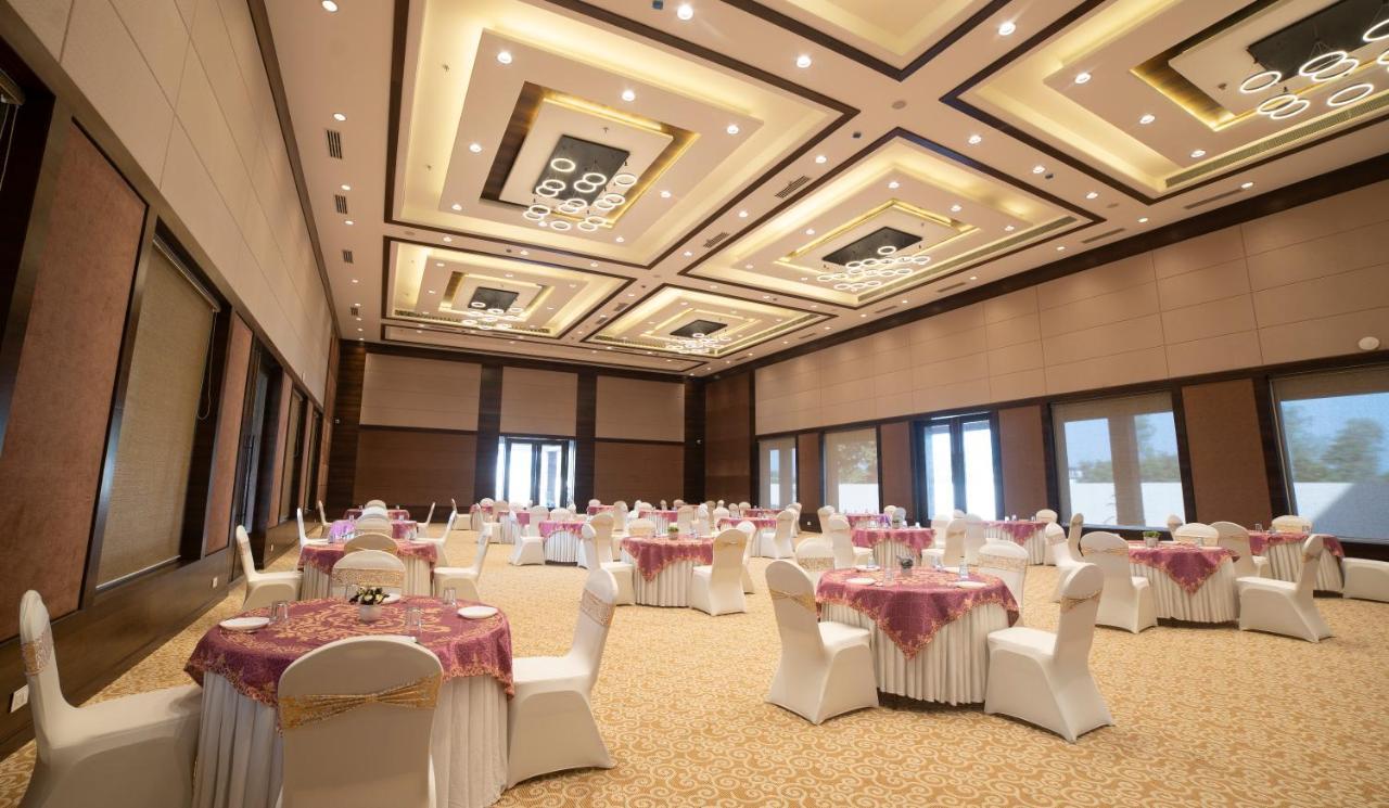 Hotel Rajhans Abhinandan Bhopal Eksteriør billede
