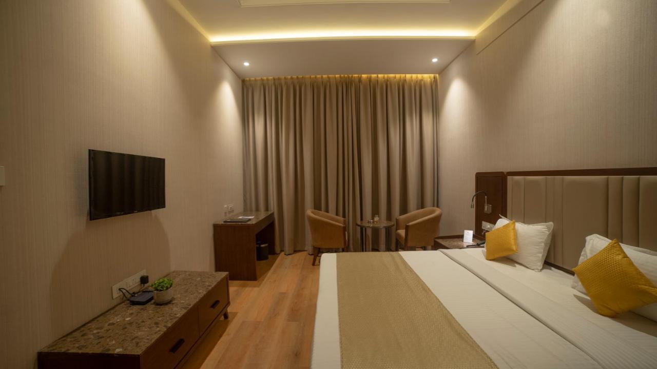 Hotel Rajhans Abhinandan Bhopal Eksteriør billede