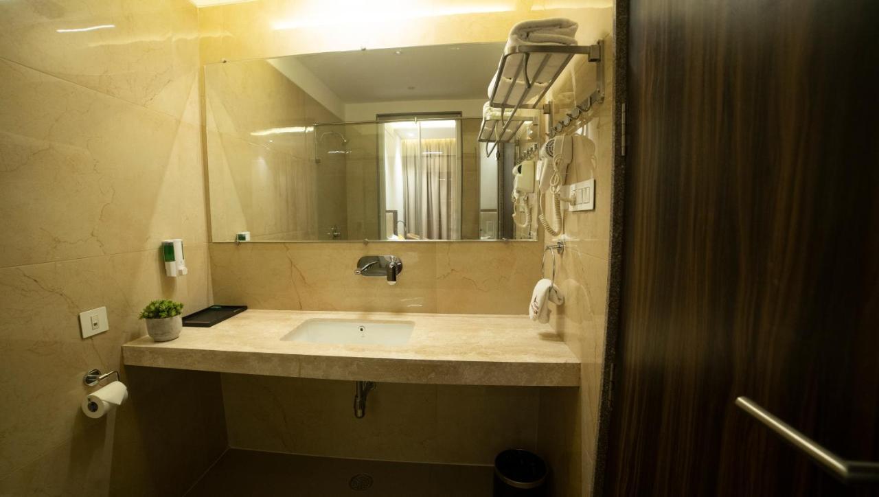 Hotel Rajhans Abhinandan Bhopal Eksteriør billede