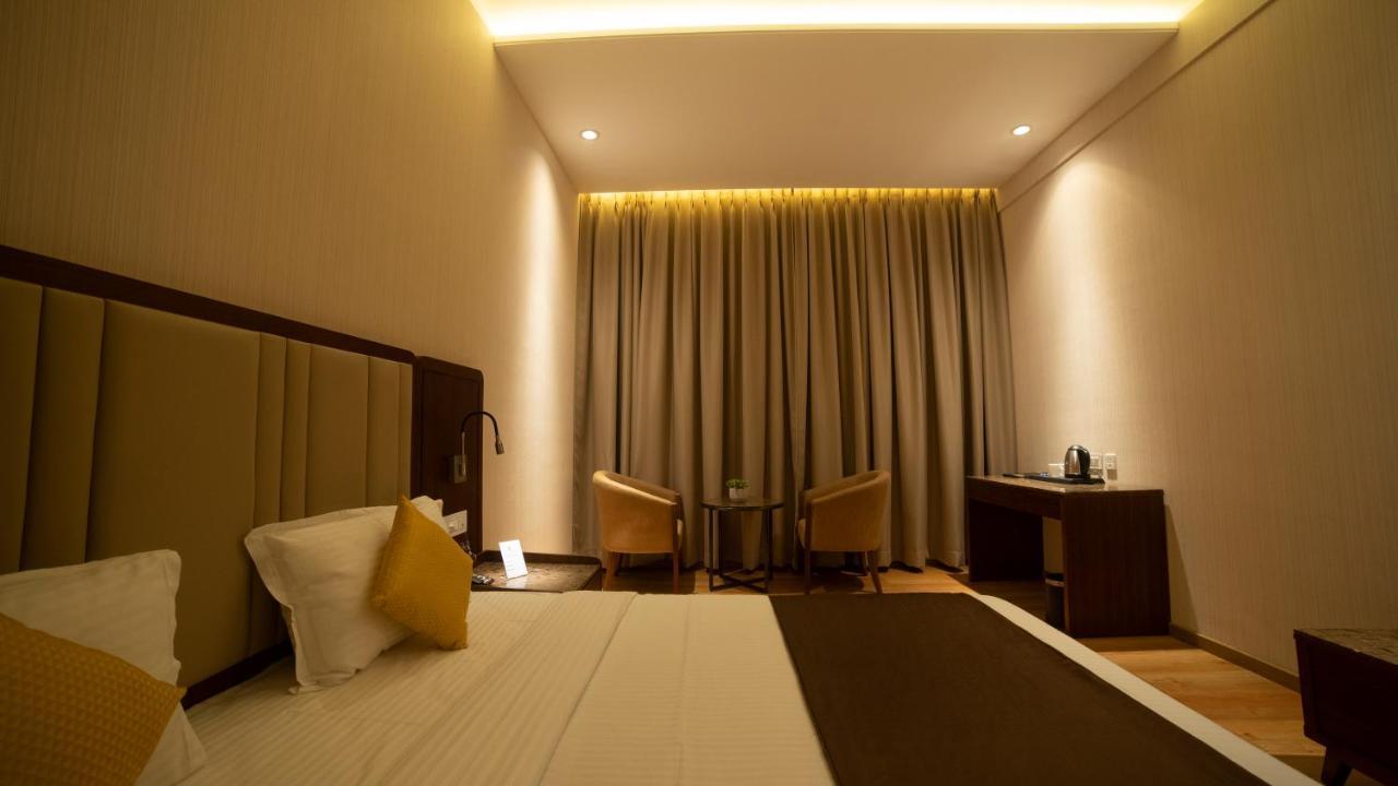 Hotel Rajhans Abhinandan Bhopal Eksteriør billede