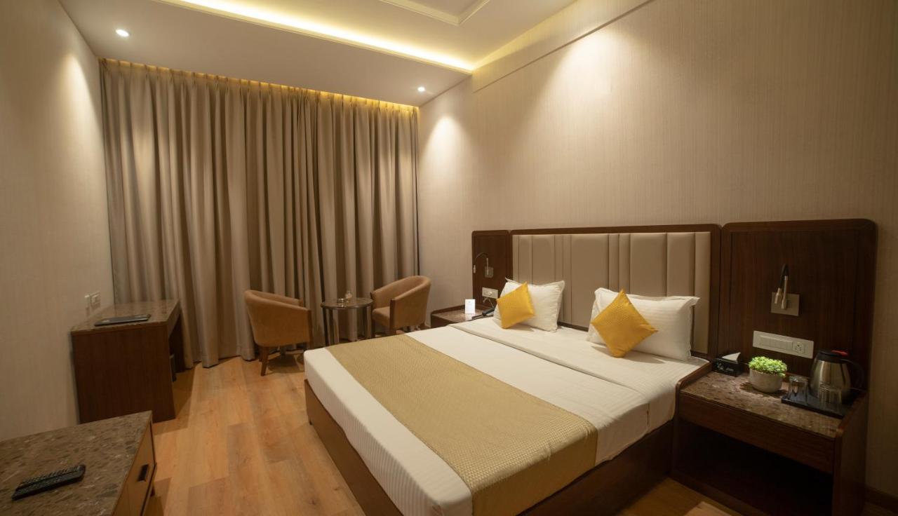 Hotel Rajhans Abhinandan Bhopal Eksteriør billede