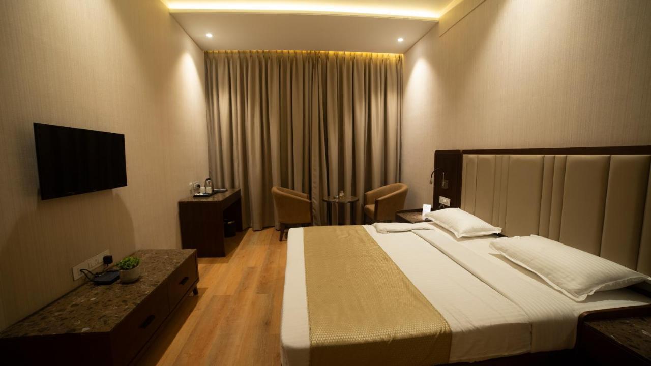 Hotel Rajhans Abhinandan Bhopal Eksteriør billede